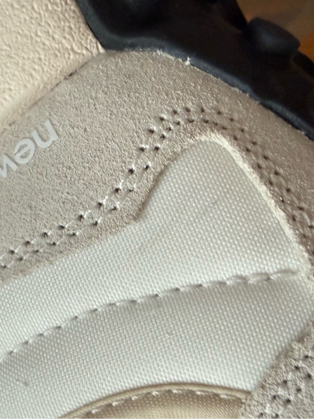 EUC New Balance Women’s 327 Sneakers in White/Black - Like New - Picture 7 of 11